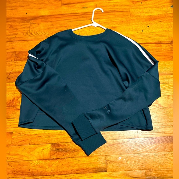 Olive green and white striped women’s cropped Under Armour Sweatshirt. - Picture 4 of 4